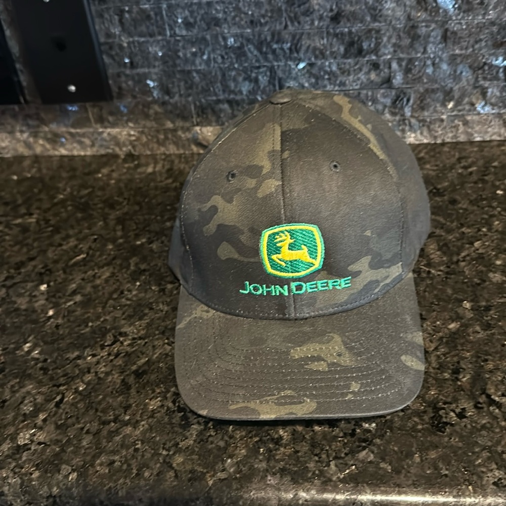 John Deere cap, camo color, Flex-Fit L-XL, never worn.